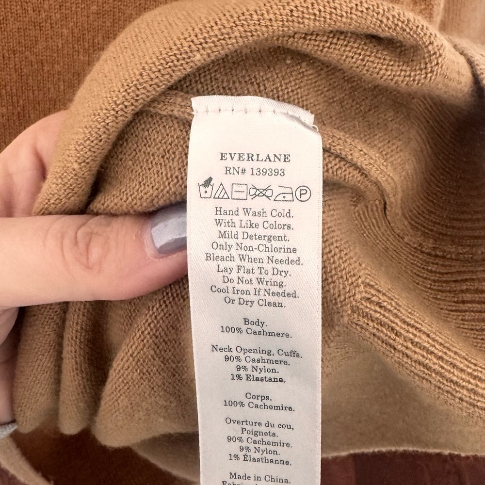 Everlane Women’s Tan Crewneck Sweater - Picture 5 of 6